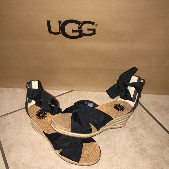UGG Shoes - Women’s UGG STARLA BLACK #6 SALE 💕